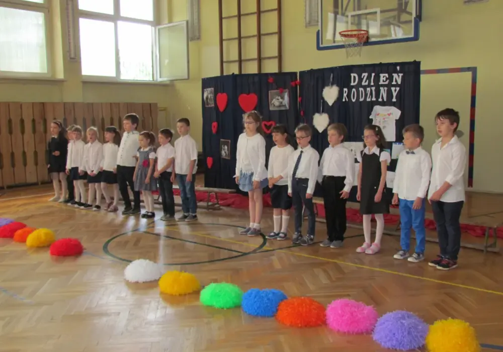 Jakie są uroczystości szkolne i ich znaczenie dla uczniów?