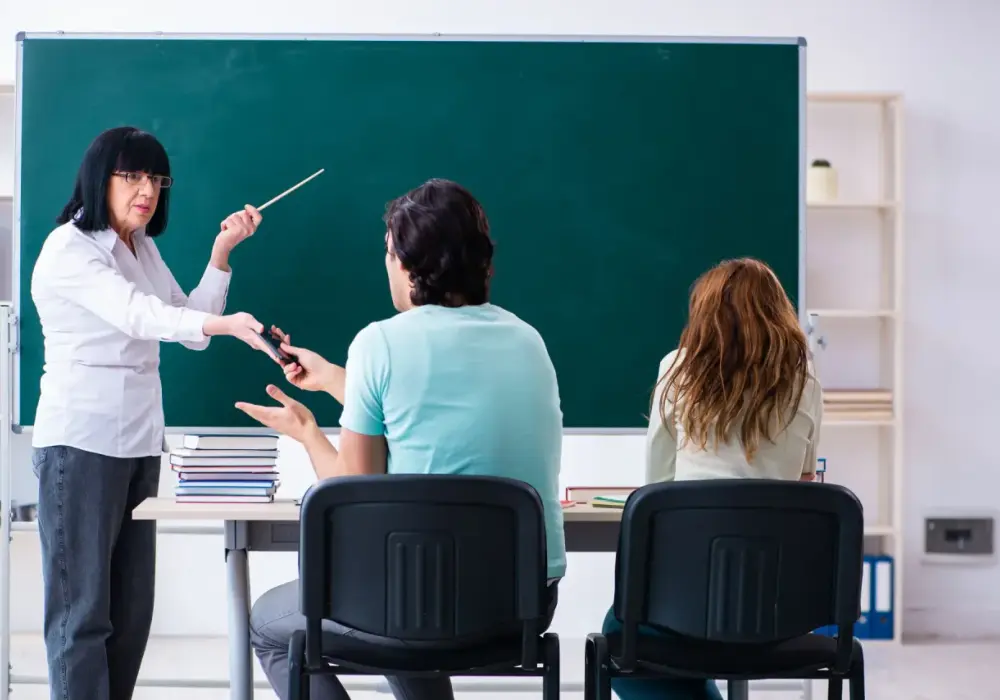 Czy pedagog szkolny jest nauczycielem? Prawda, która może zaskoczyć
