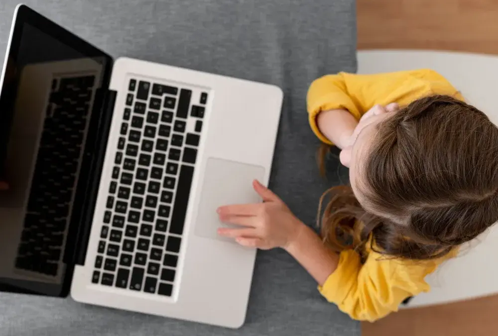 Czy uczniowie dostaną laptopy? Sprawdź szczegóły programu wsparcia