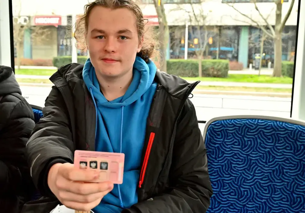 Czy we Wrocławiu uczniowie jeżdżą za darmo? Sprawdź, kto może skorzystać