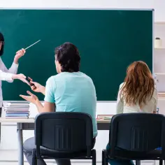 Czy pedagog szkolny jest nauczycielem? Prawda, która może zaskoczyć