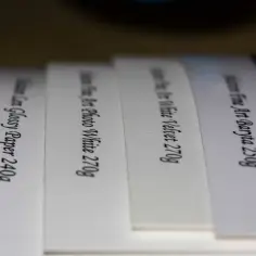 Różne rodzaje papieru do drukowania na papierze fotograficznym: Glossy, Photo White, Velvet i Baryta.