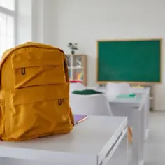 Czy nauczyciel ma prawo przeszukać plecak ucznia? Sprawdź, co mówi prawo