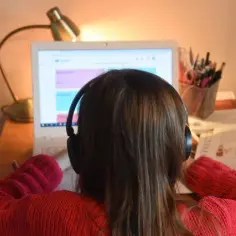 Czy nauczyciel może nagrywać uczniów na lekcji? Zobacz, co musisz wiedzieć