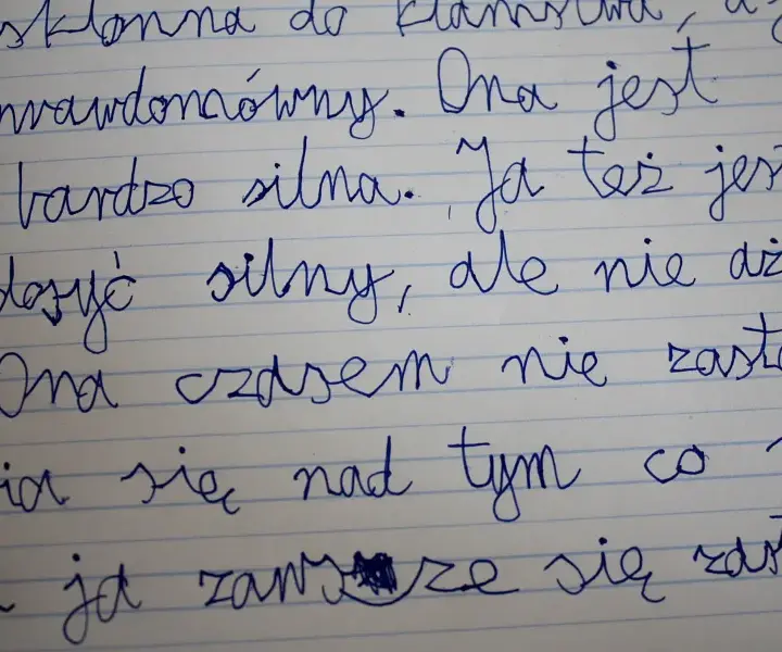 Jak pisać w zeszycie w szeroką linię, aby uniknąć bałaganu i poprawić pismo