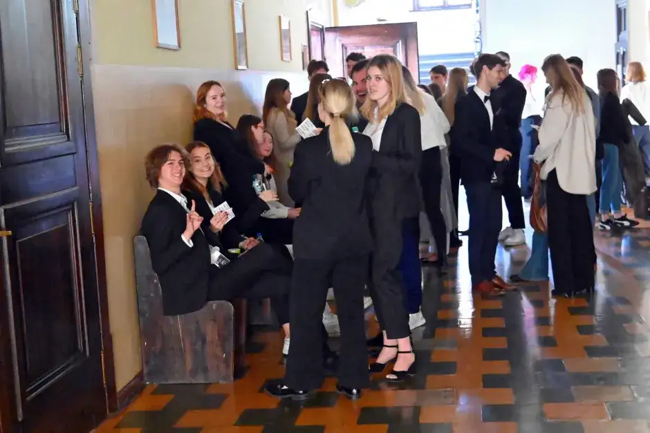 Zdjęcie Czy pełnoletni uczeń może się zwolnić? Poznaj swoje prawa i zasady