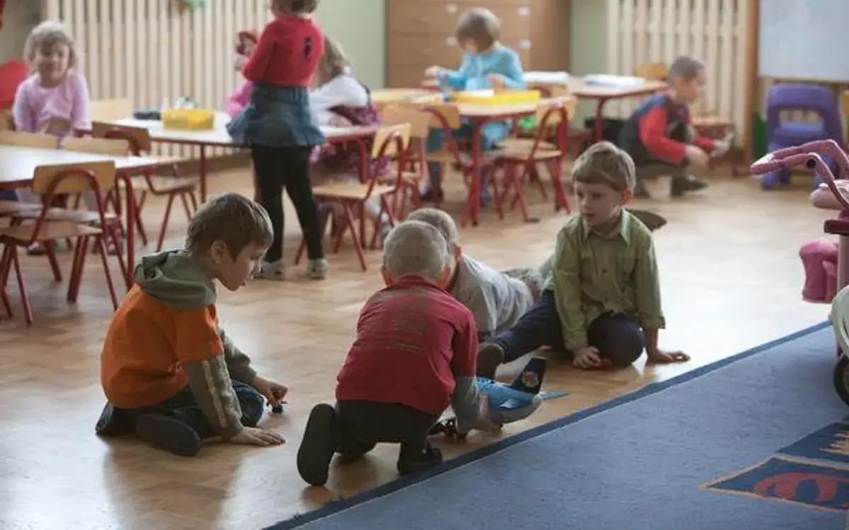 Zdjęcie Czy przedszkolak to uczeń? Zaskakujące różnice w edukacji dzieci