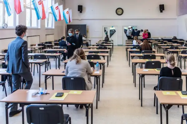 Rozszerzenia w liceum - jak wybrać pod maturę i studia?
